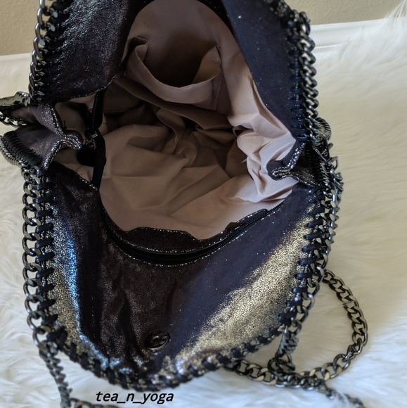 Mettalic-Look Trendy Handbag - Picture 3 of 7